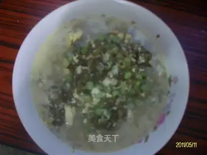 Pickled vegetables, green beans and egg soup