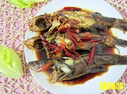 Braised ang-sickle fish