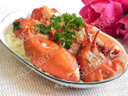 Lobster stewed noodles in soup
