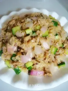 Fried rice with cucumber and minced pork