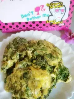 Scrambled eggs with pepper sprouts