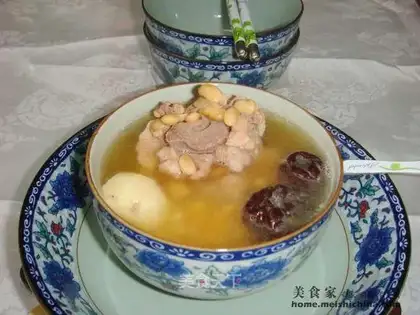 Stewed pork tail bone with soybeans