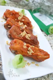 Garlic paper wrapped bones