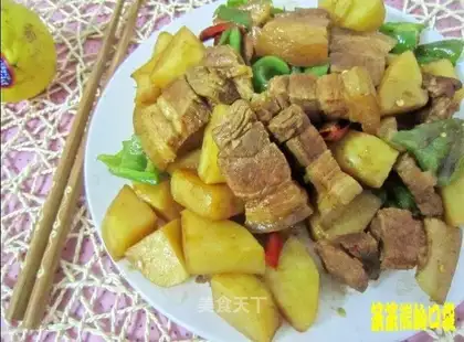 Braised potatoes with pork belly