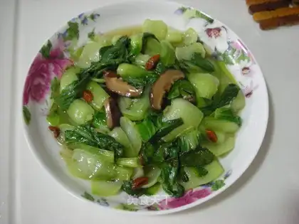stir-fried green vegetables and mushrooms
