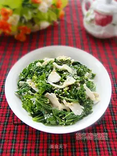 Kale mixed with mushrooms