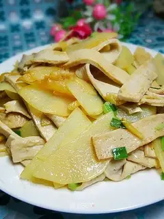 Fried potato chips with fish