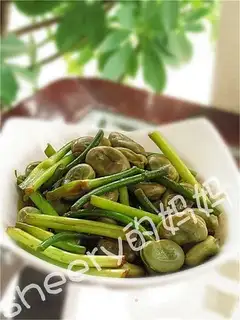 Braised bean rice with garlic moss