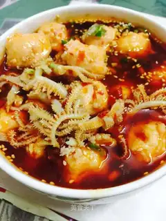 Shrimp roller leaves