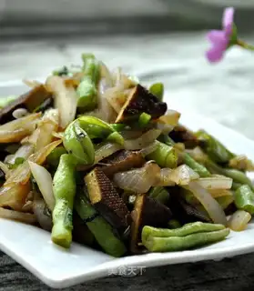 Onion bean horned dry