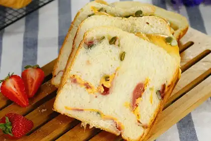 Light cream cheese bacon toast