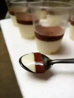 Two-coloured yogurt