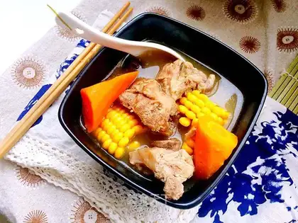 Carrot corn pigbone soup