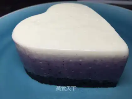 Blueberry four-colour cake