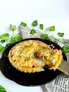 Salmon potato pizza