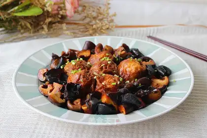 Mushrooms burning noodles