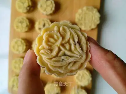 Clean green bean cake
