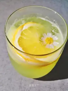 A cucumber lemon cocktail