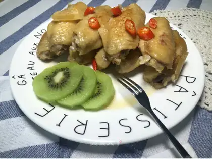 A chrysanthemum wings