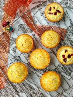 French cranberry cheese mooncake