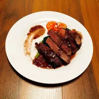 Steak and black pepper juice