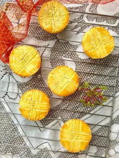 French blueberry cheese mooncake