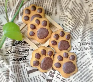 Cat claw cake