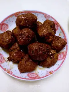 Lion head with sauce
