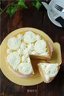 Cake with light cream
