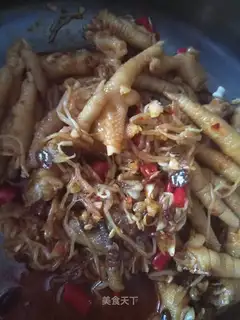 Frozen chicken claws