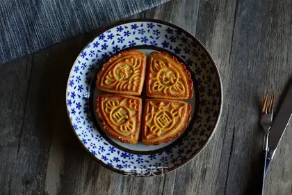 Gold and milk, yellow moon cake