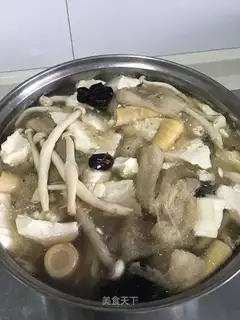 Chicken soup pot