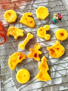 Gold cheese mooncake