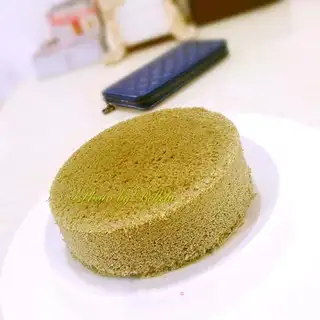 Fresh mint chili cake