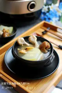 Chicken-foot soup for the snack