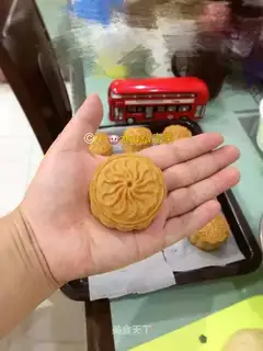 Milk moon cake