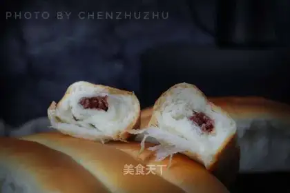 A cranberry cheese bag