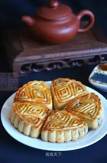 Black sesame moon cake