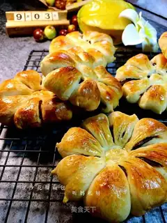 Bean and sand petal bread