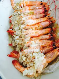A fan steamed prawn