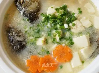 Milky white tofu soup
