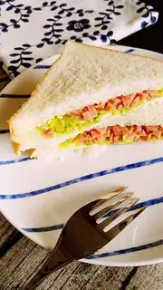 Egg ham sandwich