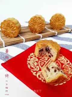 The cranberry mooncake