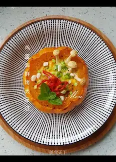 Eggs and seafood roasted sunmelon