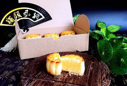 Hong Kong milk moon cake