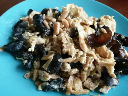 Black-muck, yellow-eared eggs