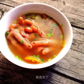 Peanut chicken claw soup