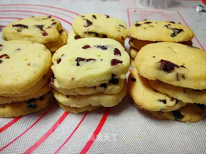 Simple cranberry cookies