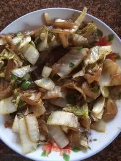 Onion fried cabbage