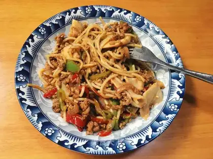 Black pepper ketchup pasta
